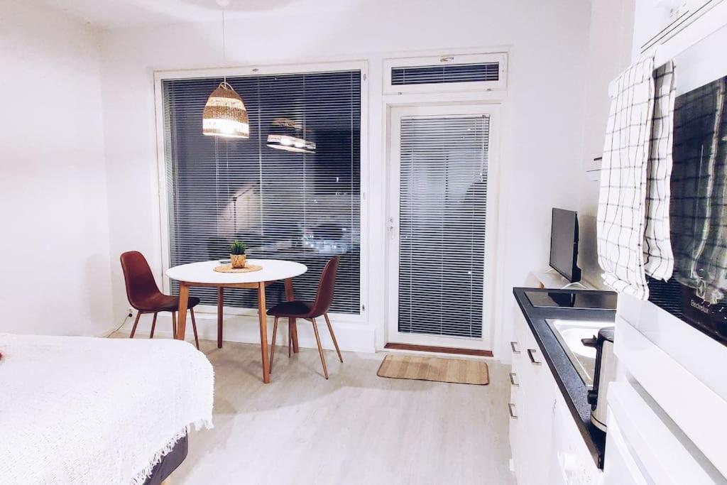 New Studio Cherry Near Helsinki Airport In Kivistoe Вантаа Экстерьер фото