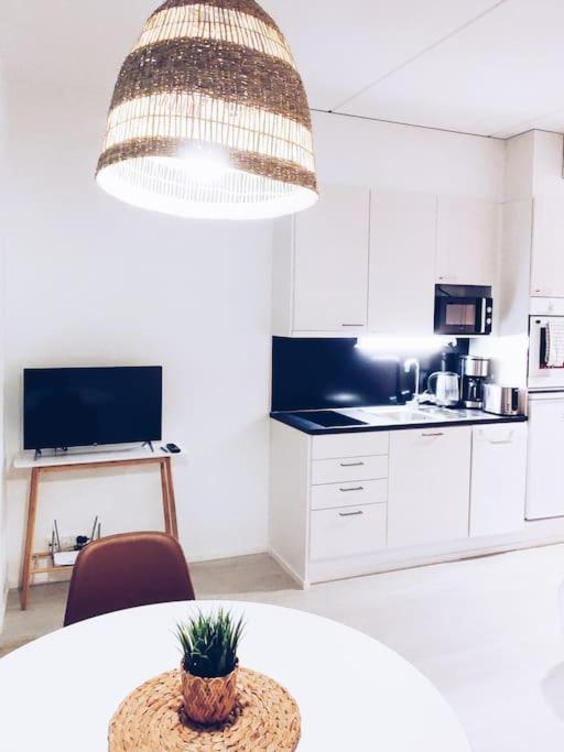 New Studio Cherry Near Helsinki Airport In Kivistoe Вантаа Экстерьер фото